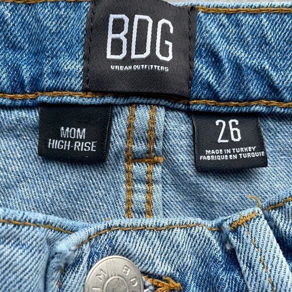 BDG Urban Outfitters Ripped Mom HighRise - 26 - Picture 4 of 4